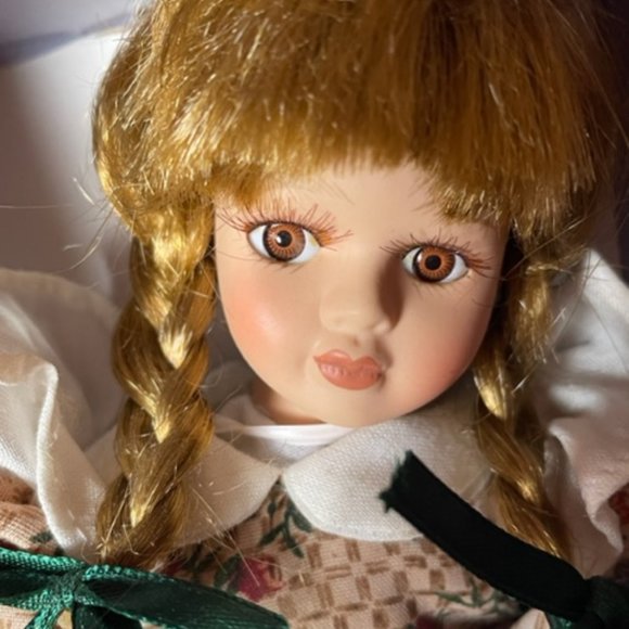 New in box Porcelain Bisque Doll: SONIA by CATHAY Doll Collection - Picture 2 of 10